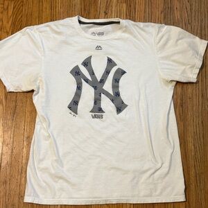 Vans X Majestic Yankees T-Shirt. Size Large